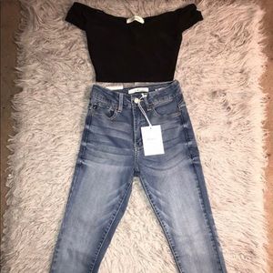 OOTD Fash clothes (jeans and crop top shirt)